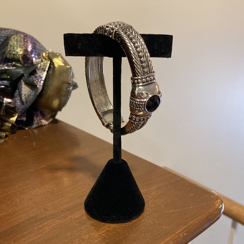 Textured Silvertone Spring Opening Bangle Bracelet Centre Black Faceted Crystal